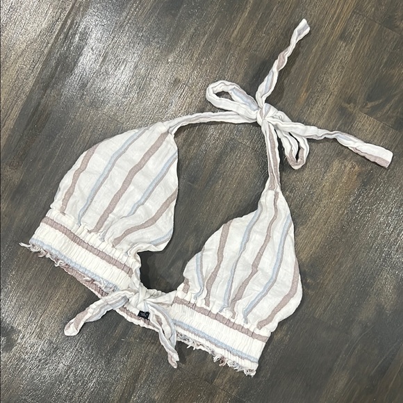 AKAIV CROPPED TOP - Picture 2 of 5